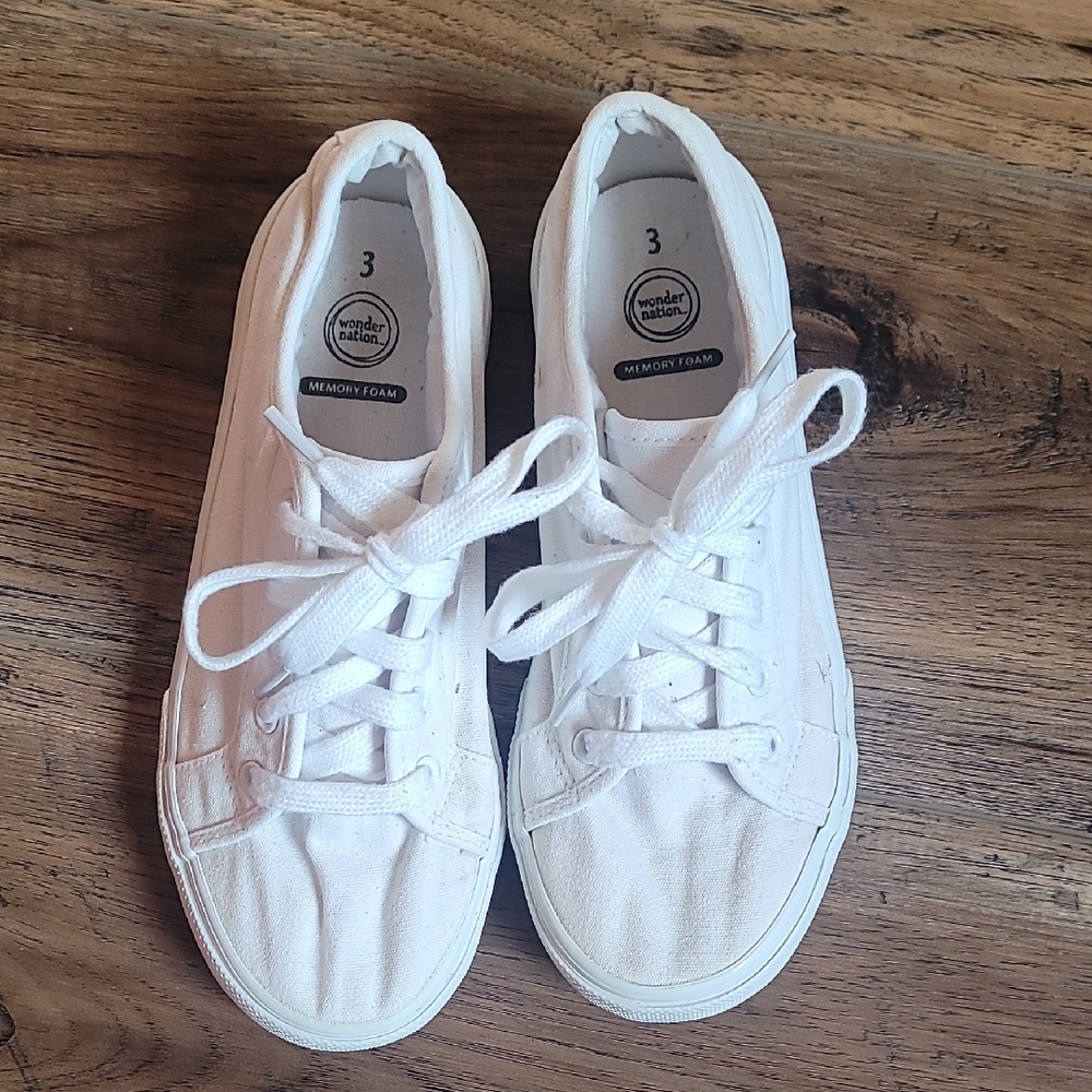 Wonder Nation White Canvas Sneakers with Memory Foam, Size 3